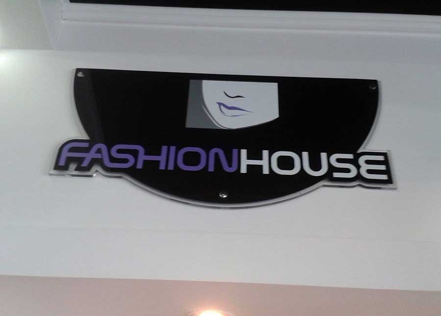 Mazzola Design S.r.l.s: allestimento negozio "Fashion House"